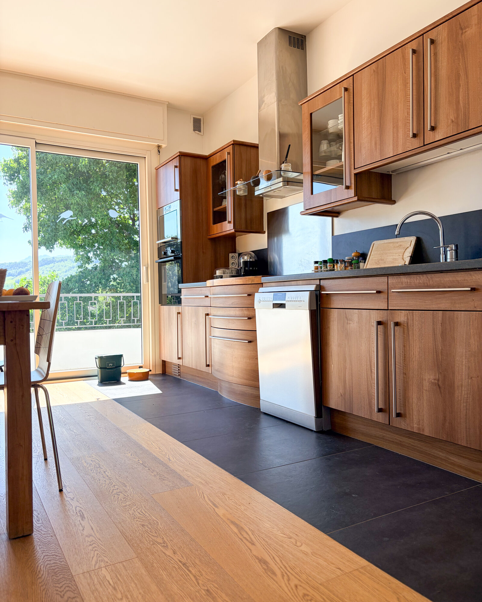 Cuisine du Projet Perrières avant travaux, vue 2